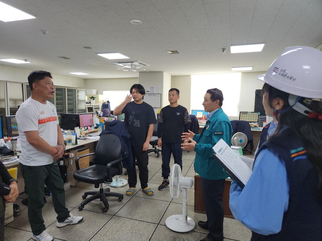 ‘7월 안전점검의 날’ 맞아 진주종합경기장 집중 점검 실시